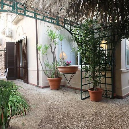 A Un Passo Dal Mare Apartman Lido di Mondello Kültér fotó